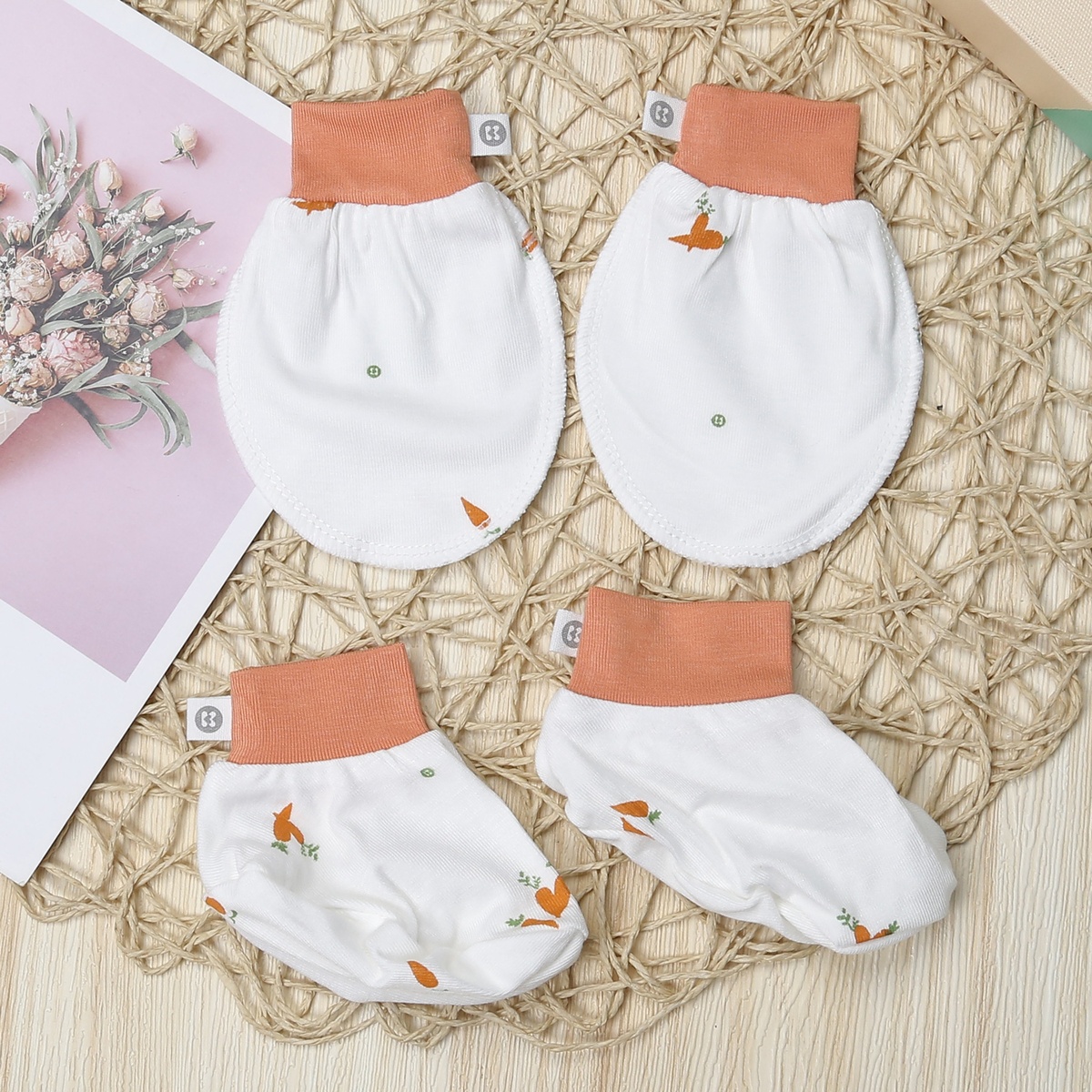 Set bao tay, bao chân KidsPlaza Otis in cà rốt ND23T (Trắng cam)