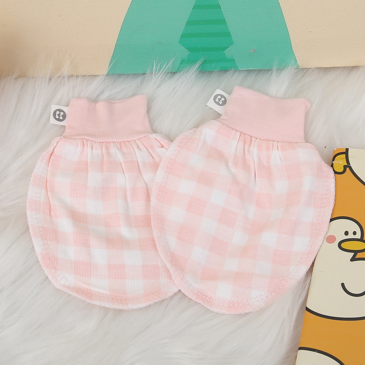 Set bao tay, bao chân KidsPlaza Otis ND24H kẻ vuông (Hồng) - mặt phải