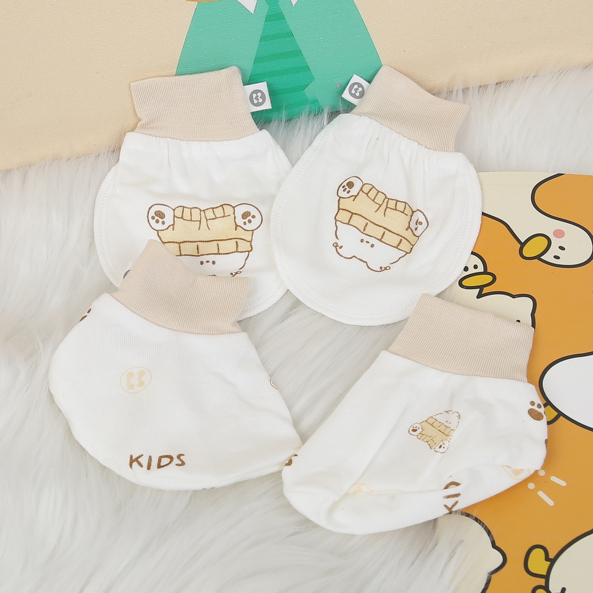 Set bao tay, bao chân KidsPlaza Otis ND24H (Màu be) - mặt trái
