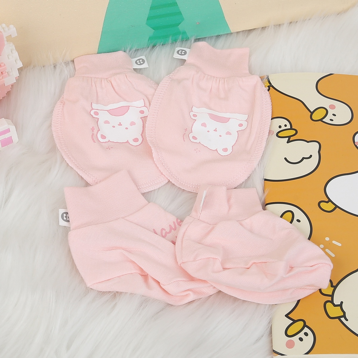 Set bao tay, bao chân KidsPlaza Otis ND24H (Màu hồng) - mặt trái