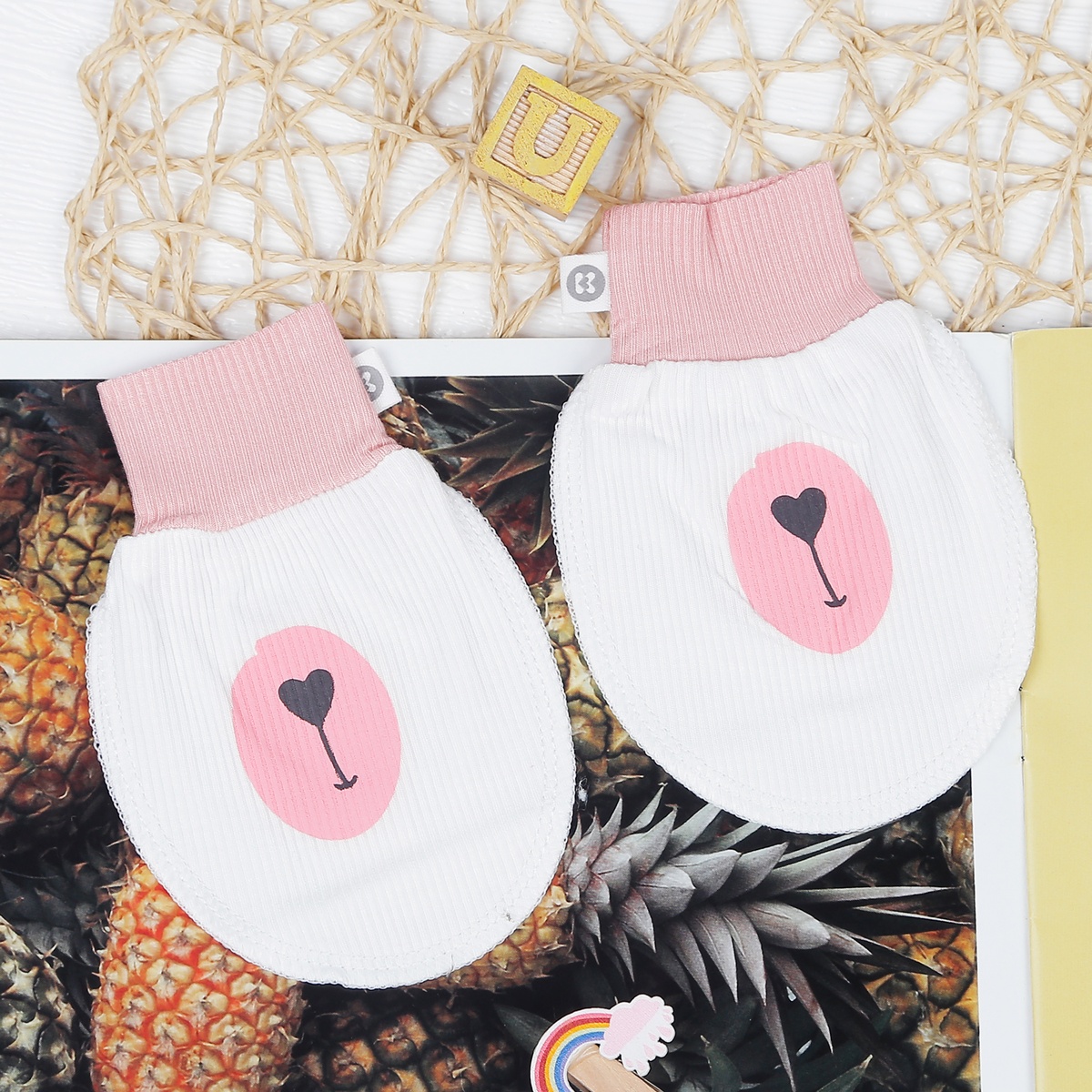 Set bao tay chân kẻ tăm KidsPlaza ND22T (Trắng Hồng) - mặt phải