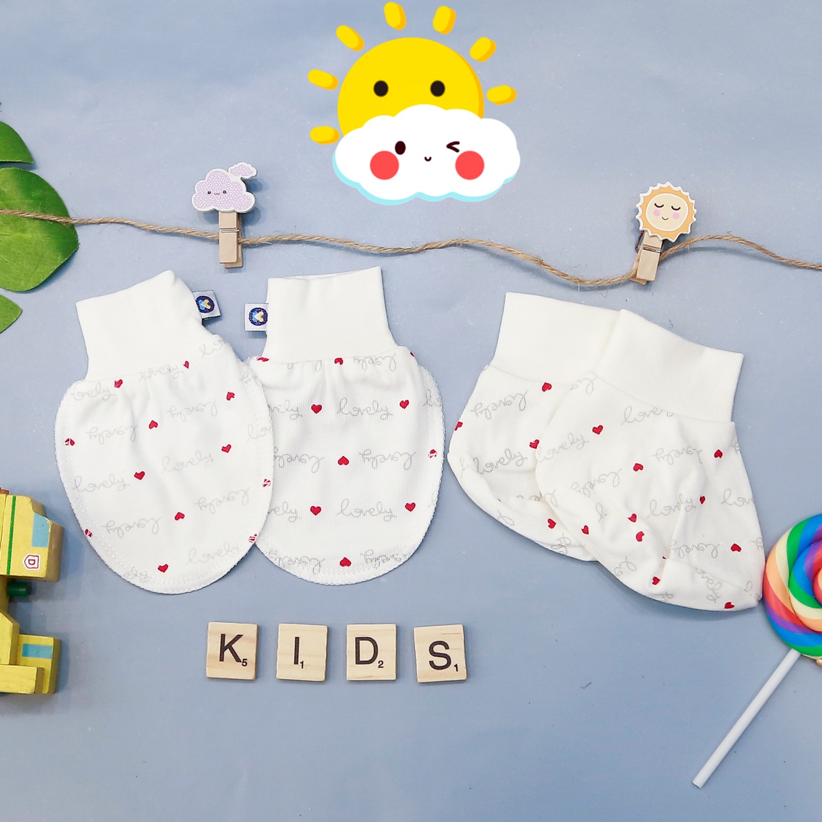 Set bao tay chân in trái tim Otis KidsPlaza ND22H  - mặt phải