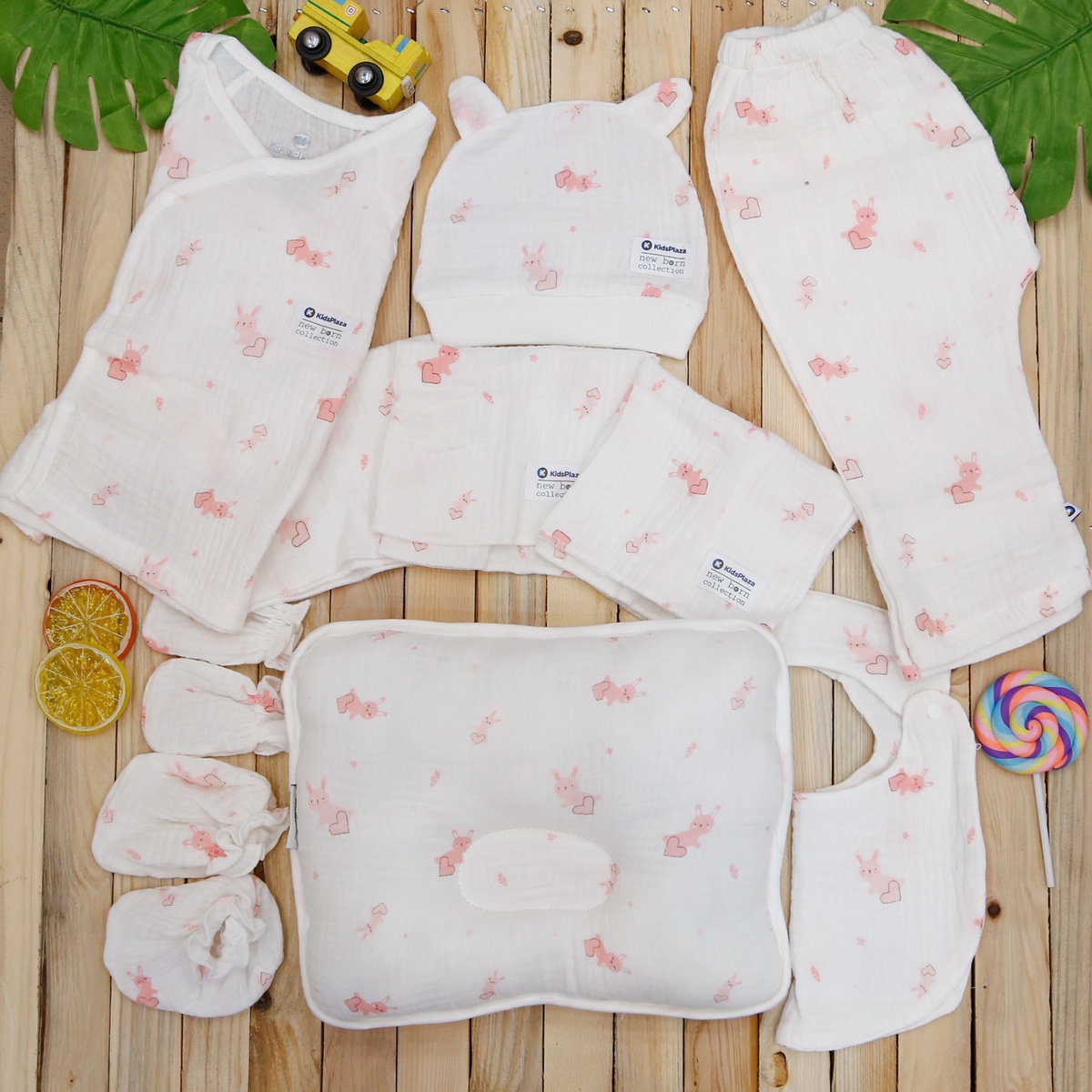 Set quà tặng sơ sinh xô in hình thỏ KidsPlaza M21H (0-6M) - mặt trái