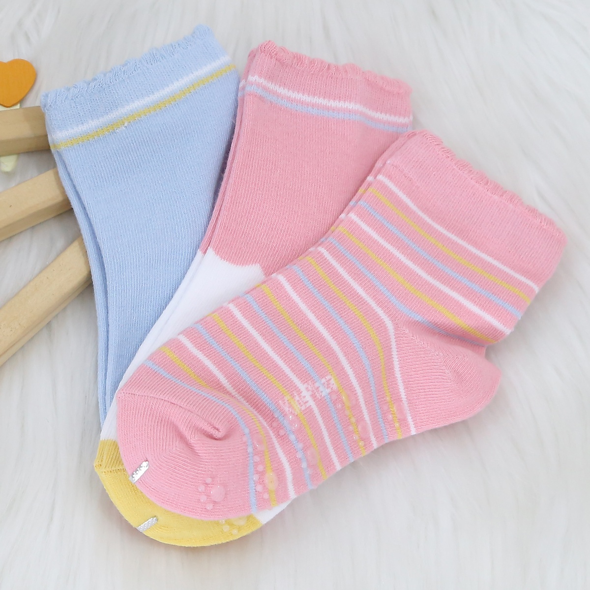 Set 3 đôi tất bé gái KidsPlaza kẻ màu sắc CT4 BH24 3-5Y