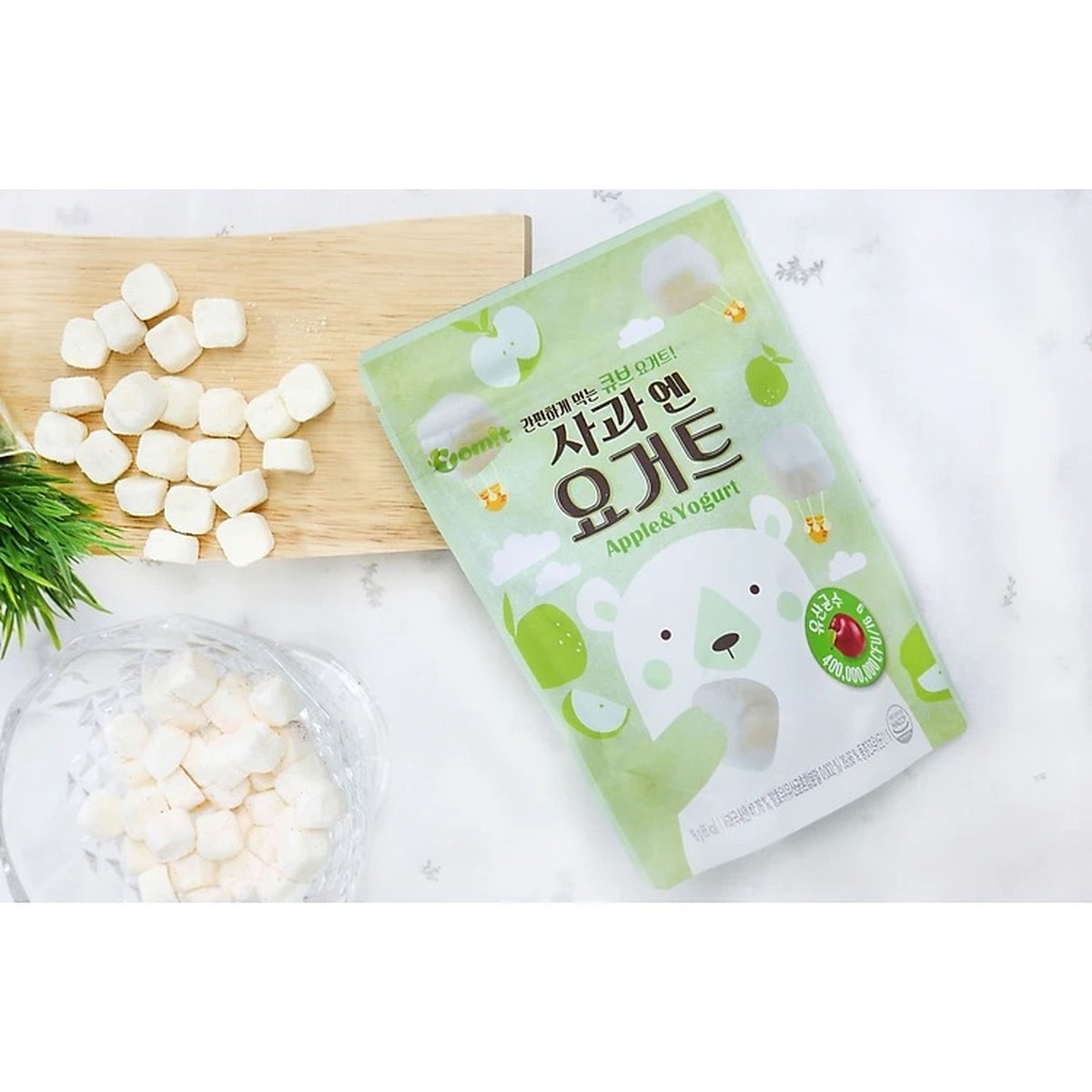 Sữa chua khô sấy lạnh YOMIT vị táo  - mặt trái