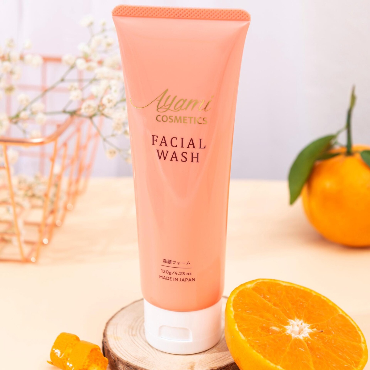 Sữa rửa mặt Ayami Cosmetics Facial Wash dưỡng trắng mờ nám cho da nhạy cảm (120g) - góc nghiêng