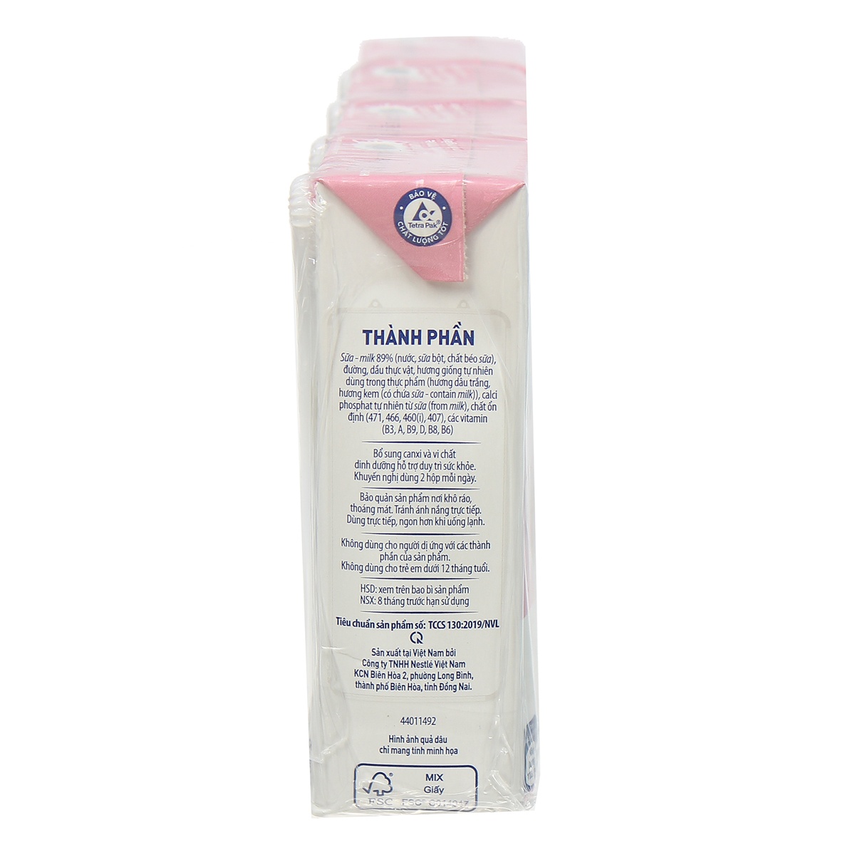 Sữa tiệt trùng Nestle Nutri Strong hương vị dâu tây 180ml cho bé trên 6 tuổi  - góc nghiêng