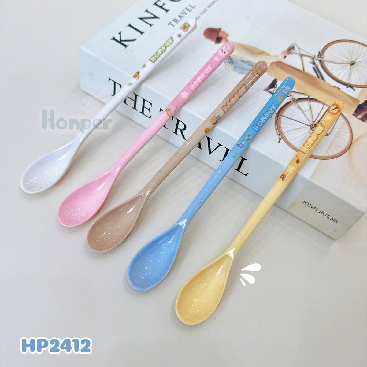 Thìa ăn cho bé Honper Tiny HP2412 (Màu ngẫu nhiên) - mặt phải