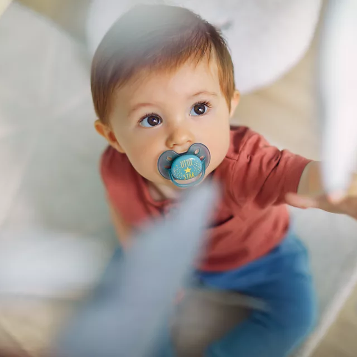 Ty ngậm Philips Avent SCF528/01 cho bé 6-18M - Màu xanh - mặt phải