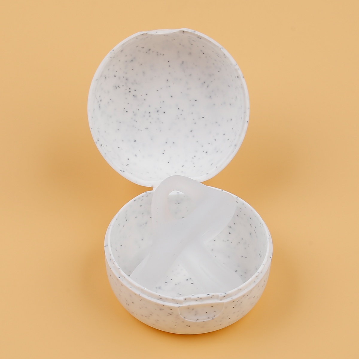Ty ngậm silicone Moyuum kèm hộp Stage 2 (Trong suốt) - mặt trái