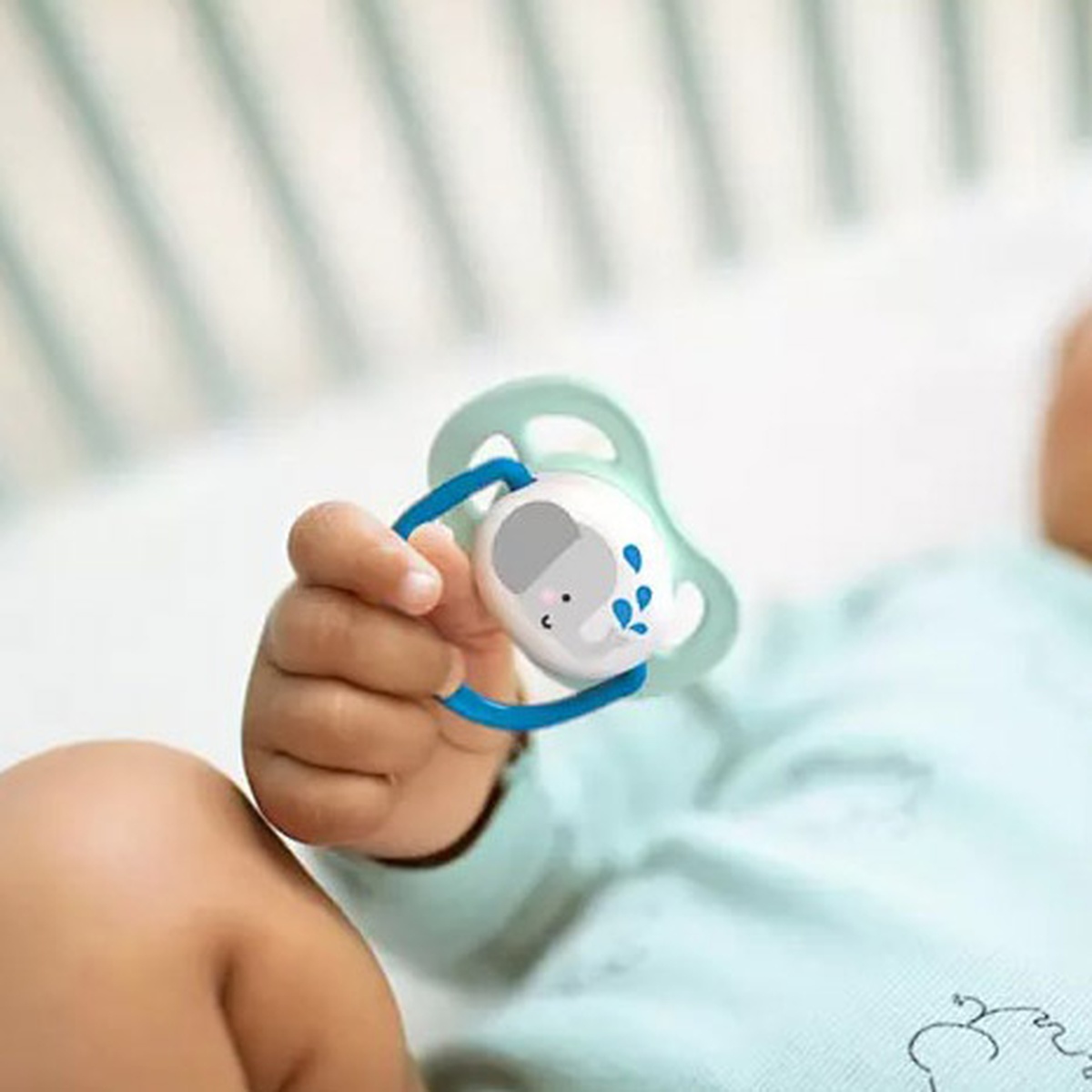 Ty ngậm thông khí lime Philips Avent 0-6M SCF080/05 vỉ đôi (Xanh, Vàng) - góc nghiêng