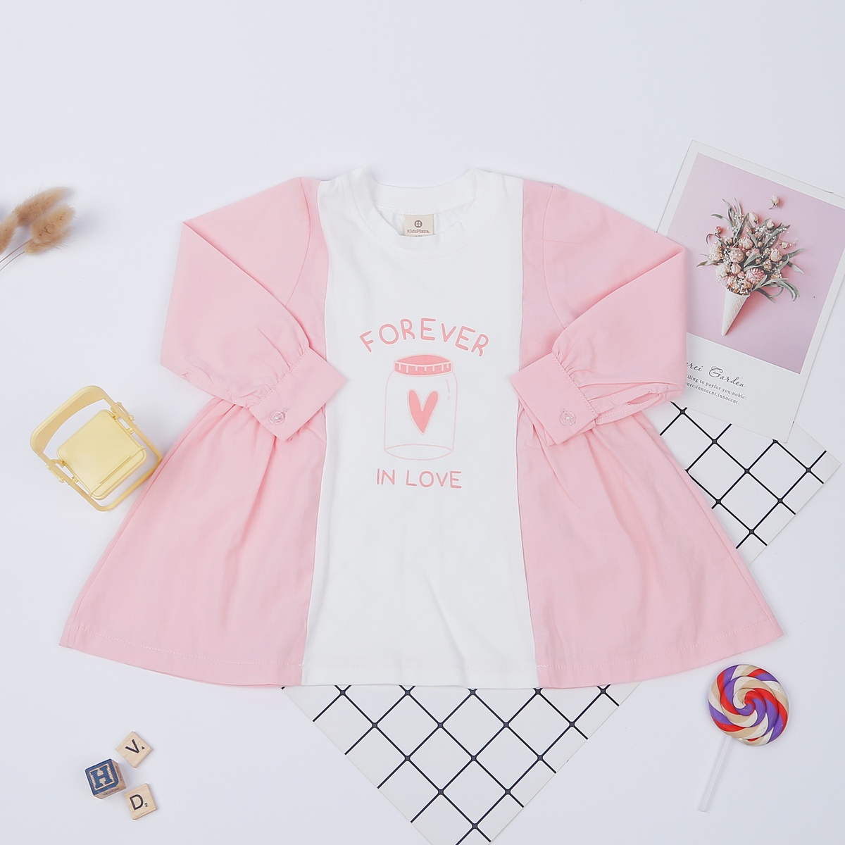 Váy dài tay bé gái in forever love KidsPlaza M22T (Trắng Hồng)
