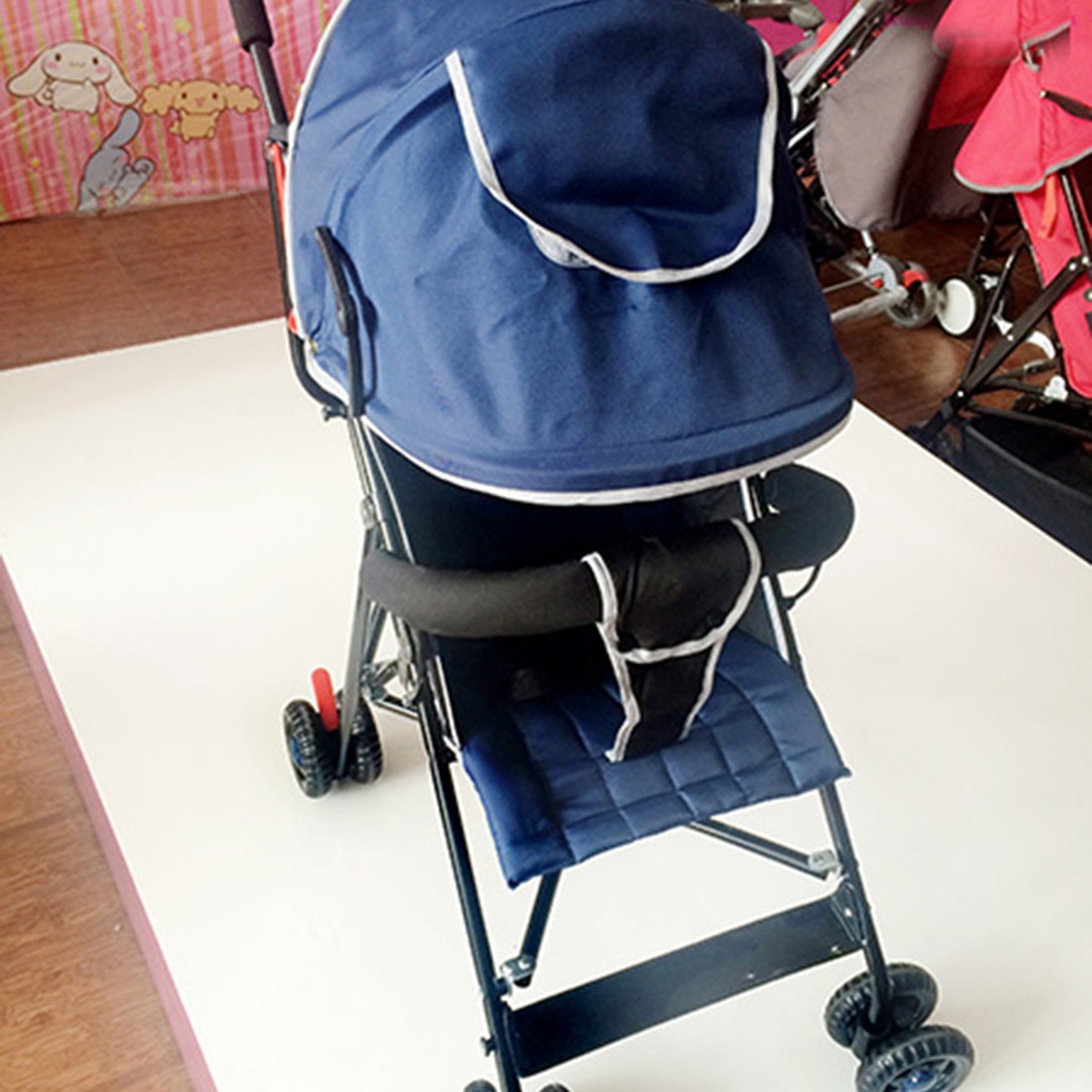 Xe đẩy em bé Gluck B-5 - mặt phải