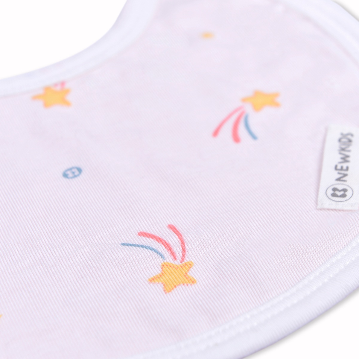 Yếm sơ sinh buộc dây Otis KidsPlaza ND22H ( trắng hồng) - mặt trái