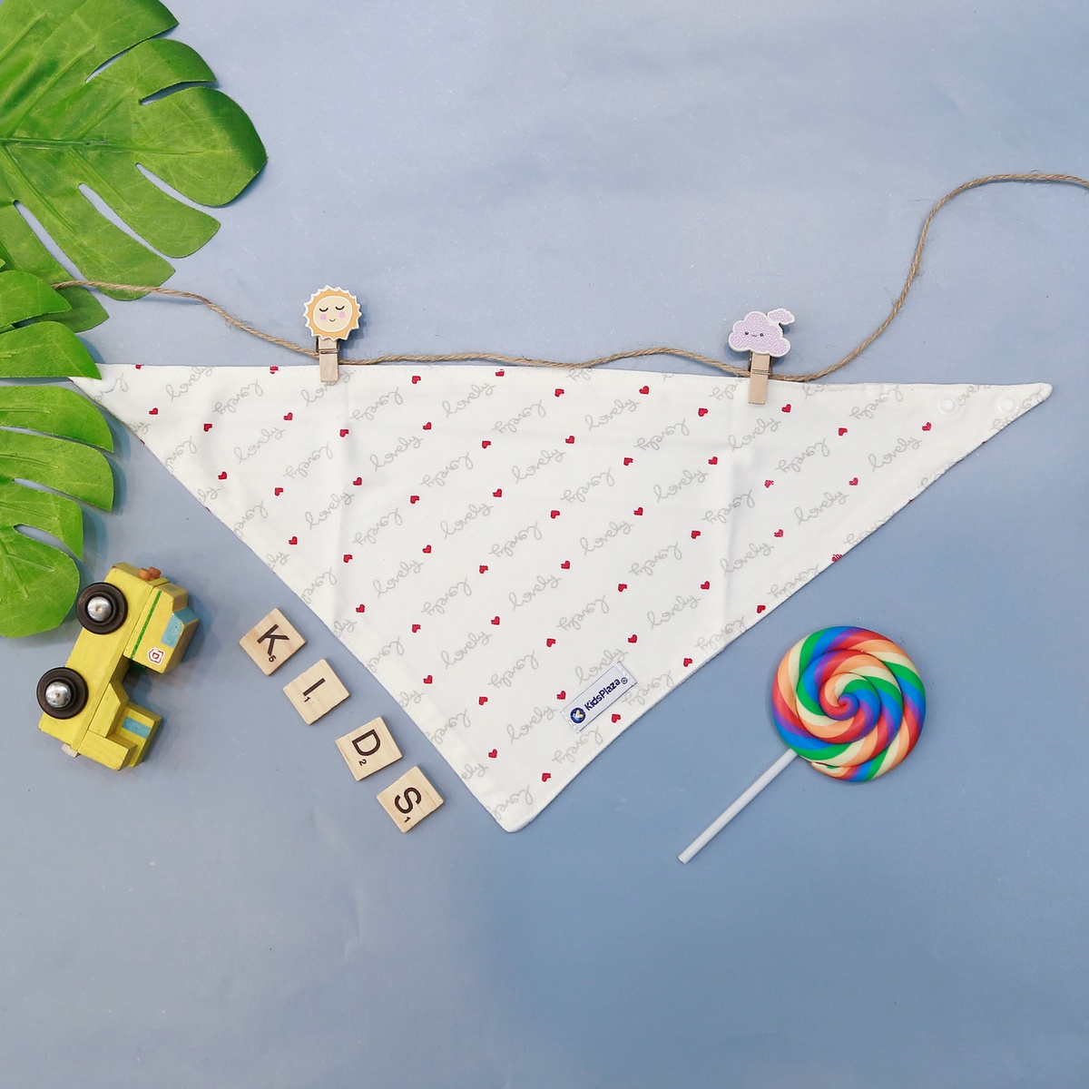 Yếm tam giác trái tim Otis KidsPlaza ND22H (trắng) - mặt phải