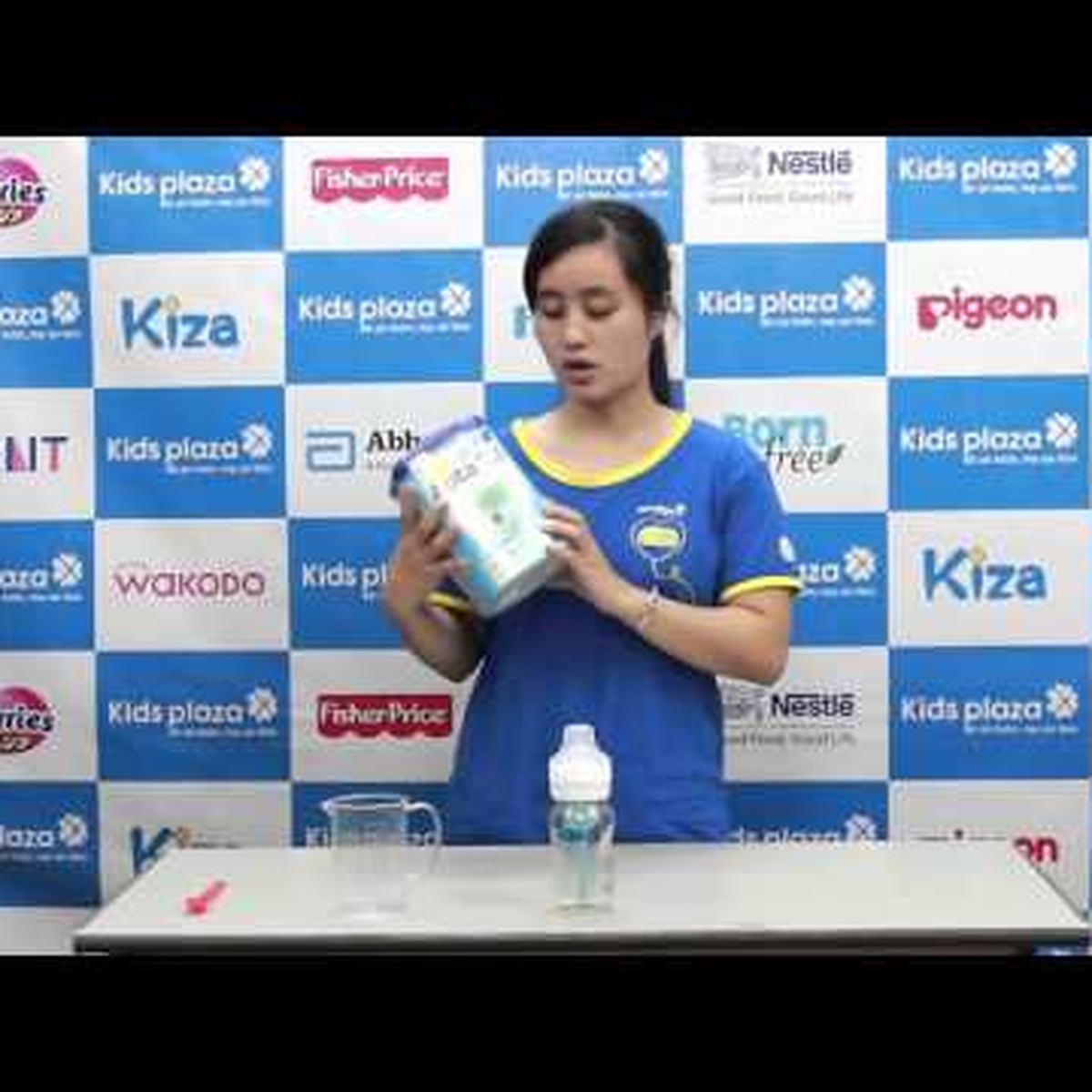 Sữa Aptamil số 2 Anh 900g cho bé từ 6 - 12 tháng tuổi - video