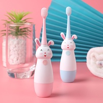 Bàn chải điện cho bé hình thỏ chạy pin 3y+ AC (Màu ngẫu nhiên)
