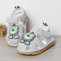 Dép sandal tập đi kèn Mamago 25MS6 gắn gấu (Xám) 
