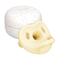 Ty ngậm silicone Moyuum kèm hộp Stage 2 (Vàng) cho bé 3-6M