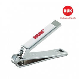 Bấm móng tay cho bé Nuk