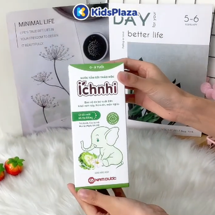 Nước tắm gội thảo dược Ích Nhi 230ml - video