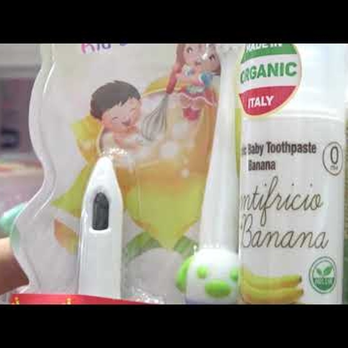 Gel đánh răng Azeta bio Vị Chuối cho bé từ 0 đến 3 tuổi - video