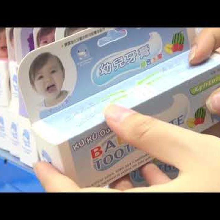 Kem đánh răng hương trái cây KU1052 cho bé trên 6 tháng tuổi - video