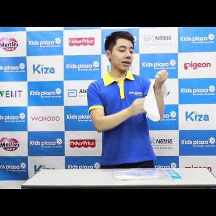 Yếm ăn Fany dán sau in không thấm - video