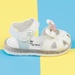 Sandal bé gái đính tai thỏ AC22H trắng - góc nghiêng