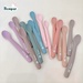 Set 2 thìa ăn dặm silicon Honper cán dài HP256 (Màu ngẫu nhiên) - góc nghiêng