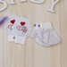 Set quà tặng sơ sinh Otis KidsPlaza ND22H (Trắng kẻ ghi) - góc nghiêng