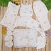 Set quà tặng sơ sinh xô in hình thỏ KidsPlaza M21H (0-6M) - mặt trái