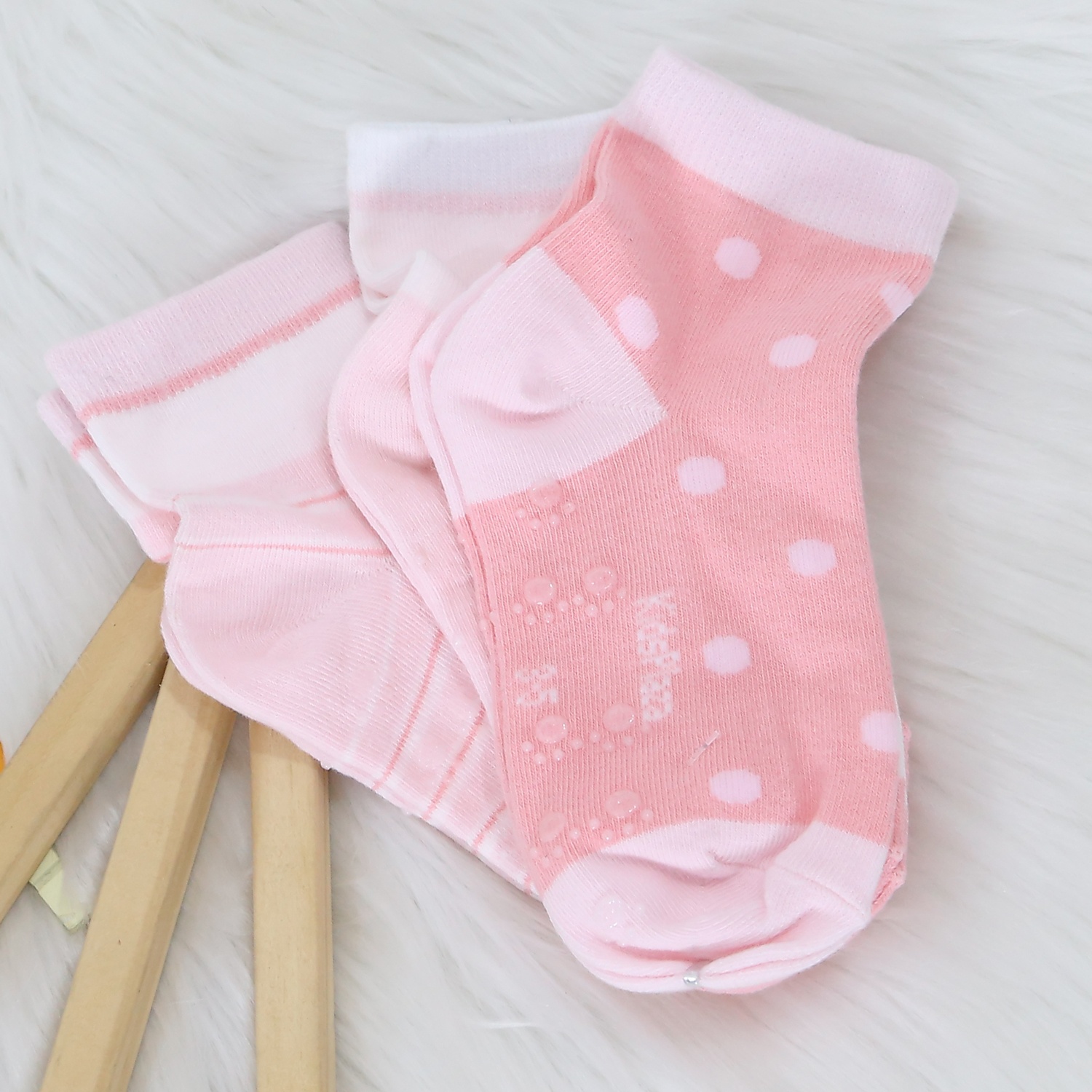 Set 3 đôi tất bé gái in bông hoa KidsPlaza BH24 0-6M