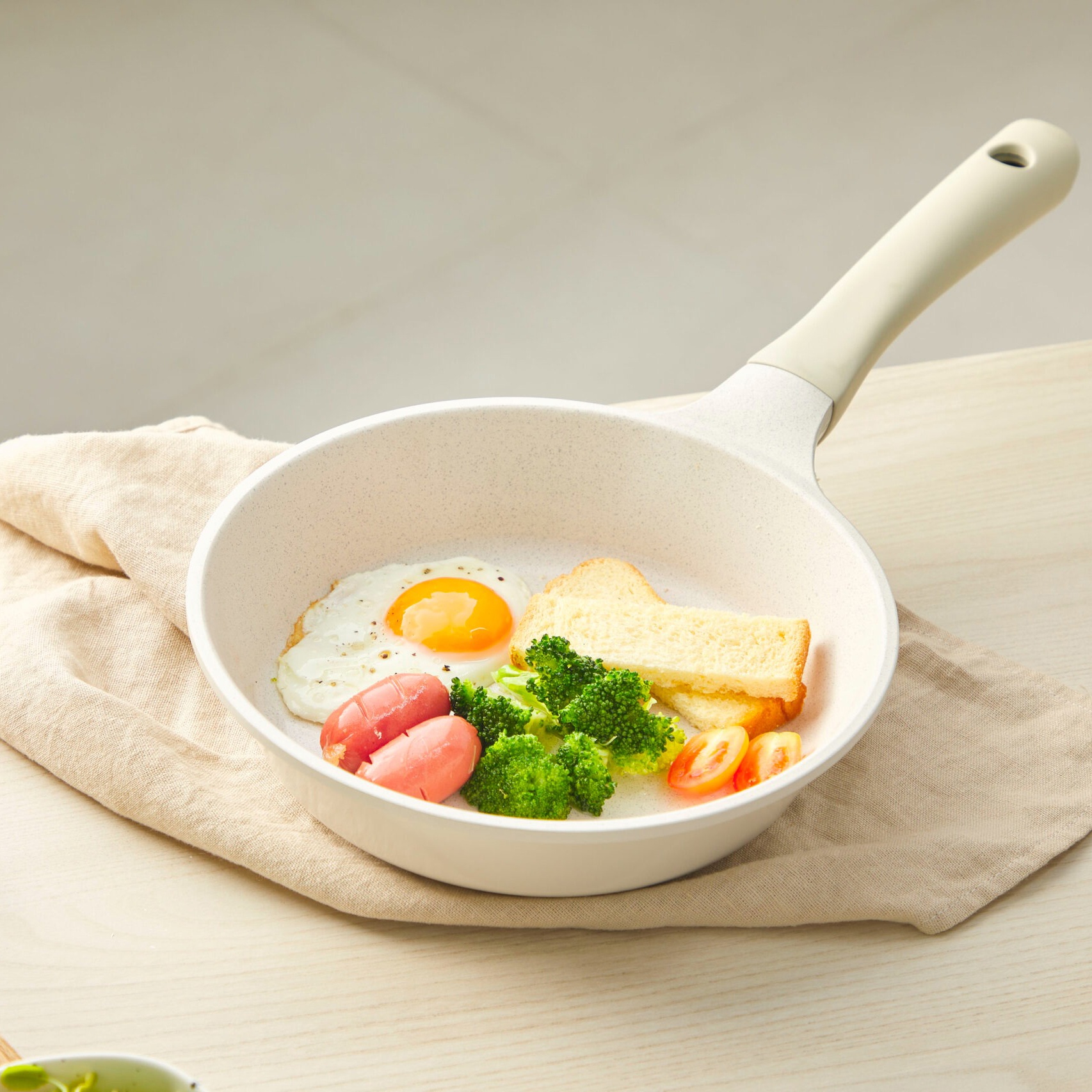 Chảo cao cấp Omi Simple Inochi 20cm (Màu ngẫu nhiên) hình 2