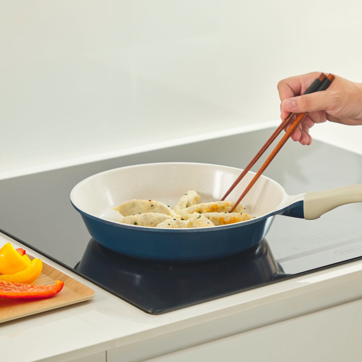 Chảo cao cấp Omi Simple Inochi 20cm (Màu ngẫu nhiên) hình 4