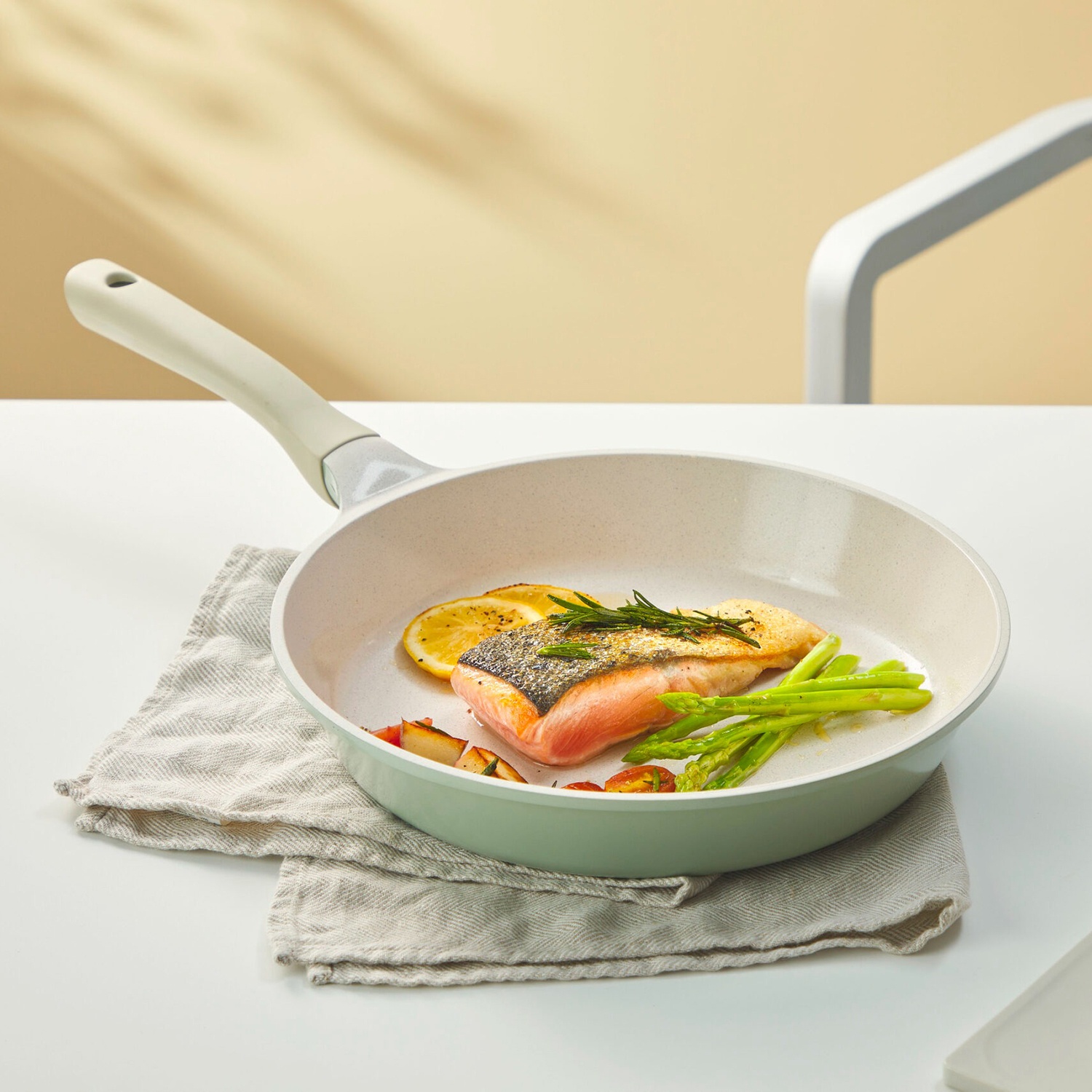 Chảo cao cấp Omi Simple Inochi 20cm (Màu ngẫu nhiên) hình 3