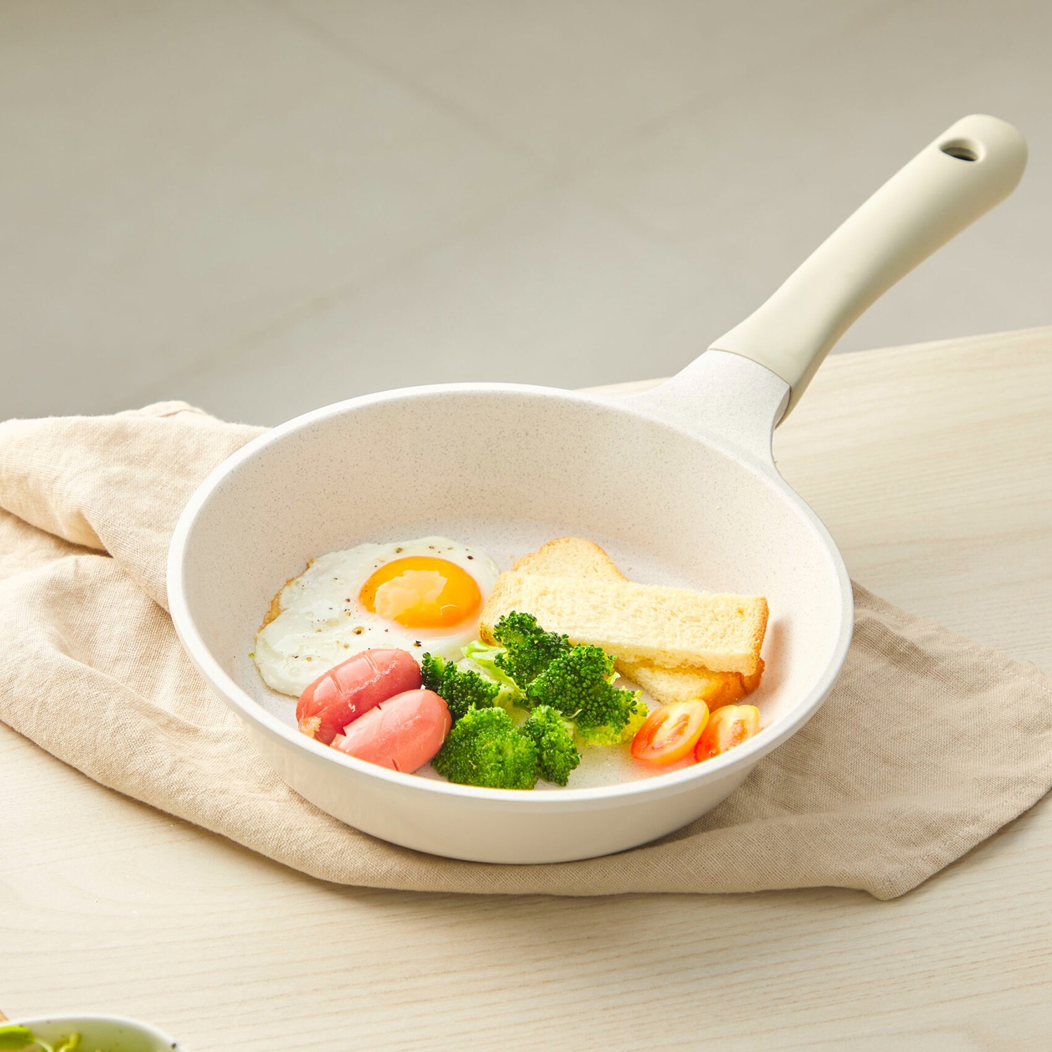 Chảo cao cấp Omi Simple Inochi 24cm (Màu ngẫu nhiên) hình 2