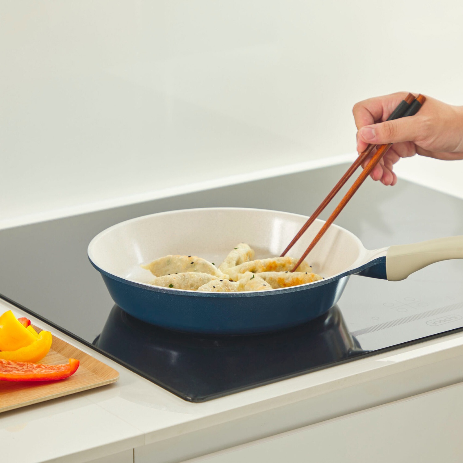 Chảo cao cấp Omi Simple Inochi 26cm (Màu ngẫu nhiên) hình 4