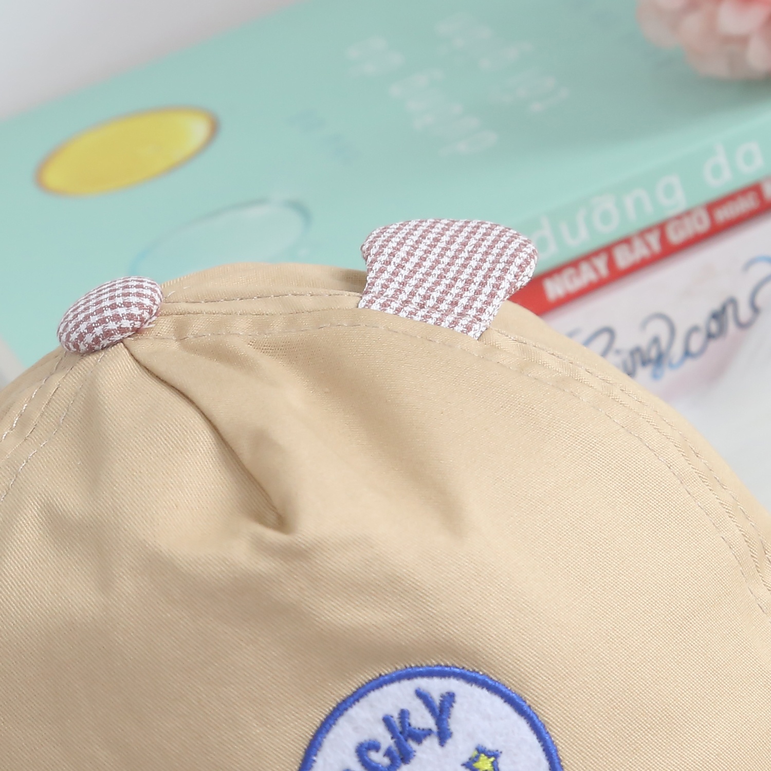 Mũ lưỡi trai phủ voan in hình chú vịt KidsPlaza DN24H (Màu nâu))