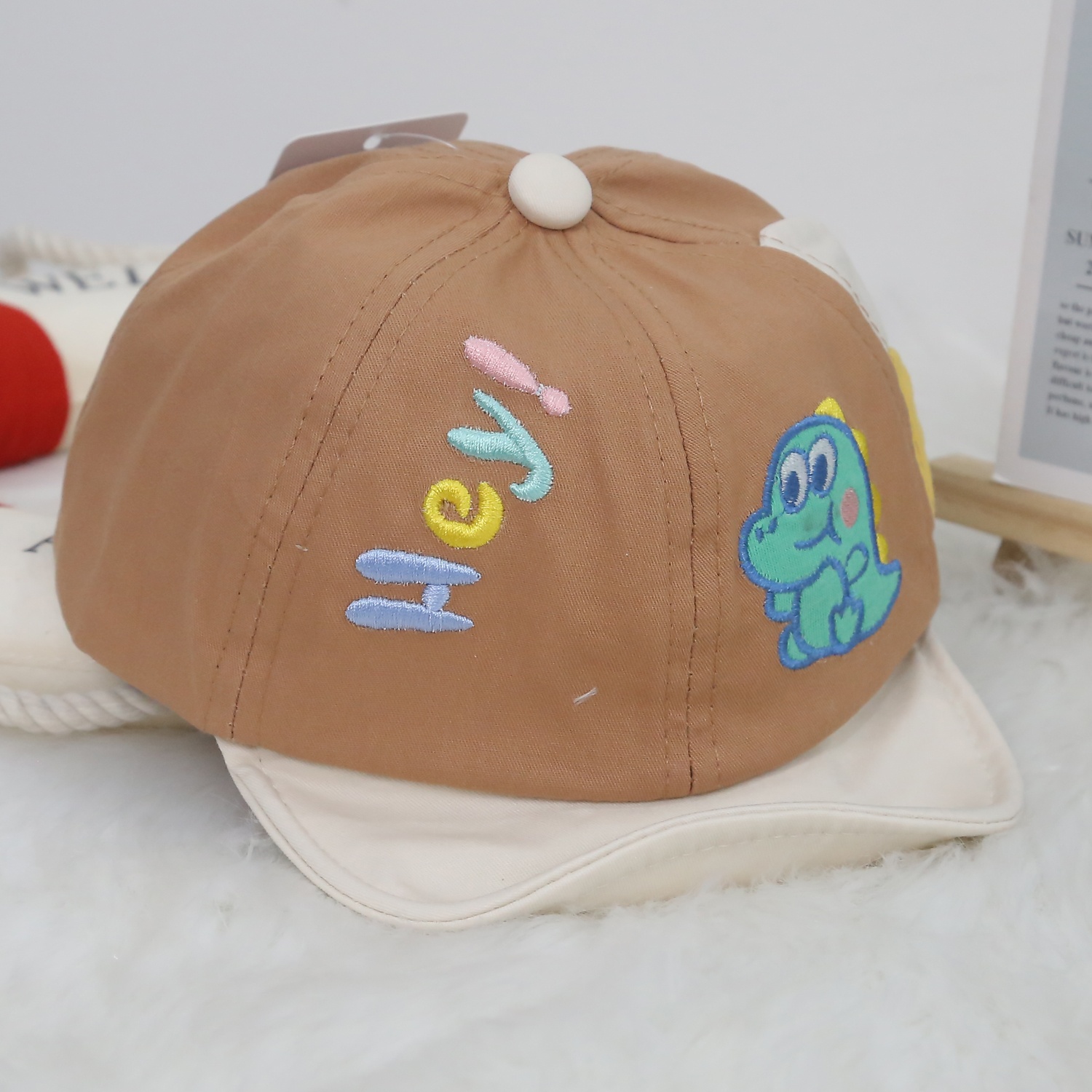 Mũ lưỡi trai thời trang in khủng long KidsPlaza 24K-H12 S48 (Màu nâu)