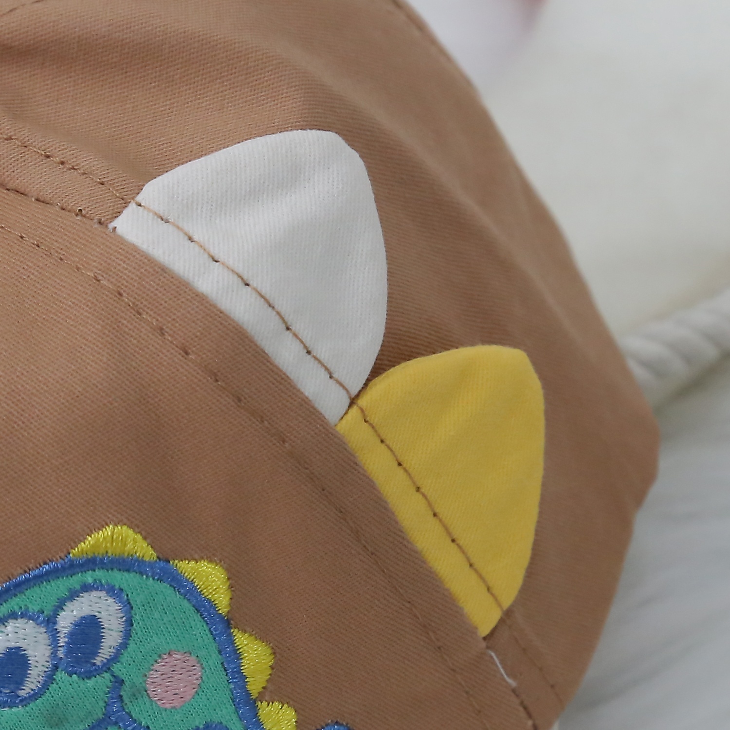 Mũ lưỡi trai thời trang in khủng long KidsPlaza 24K-H12 S48 (Màu nâu)