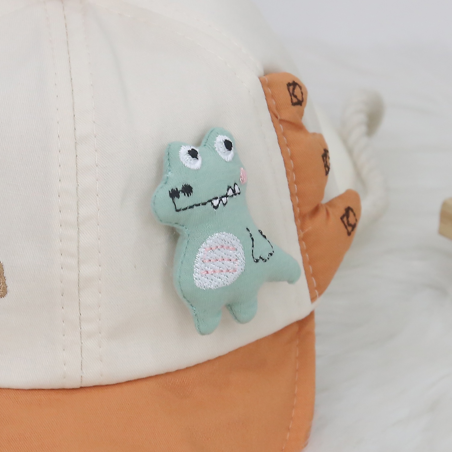 Mũ thời trang lưỡi trai in hình khủng long KidsPlaza 24K-H01 S48 (Cam)