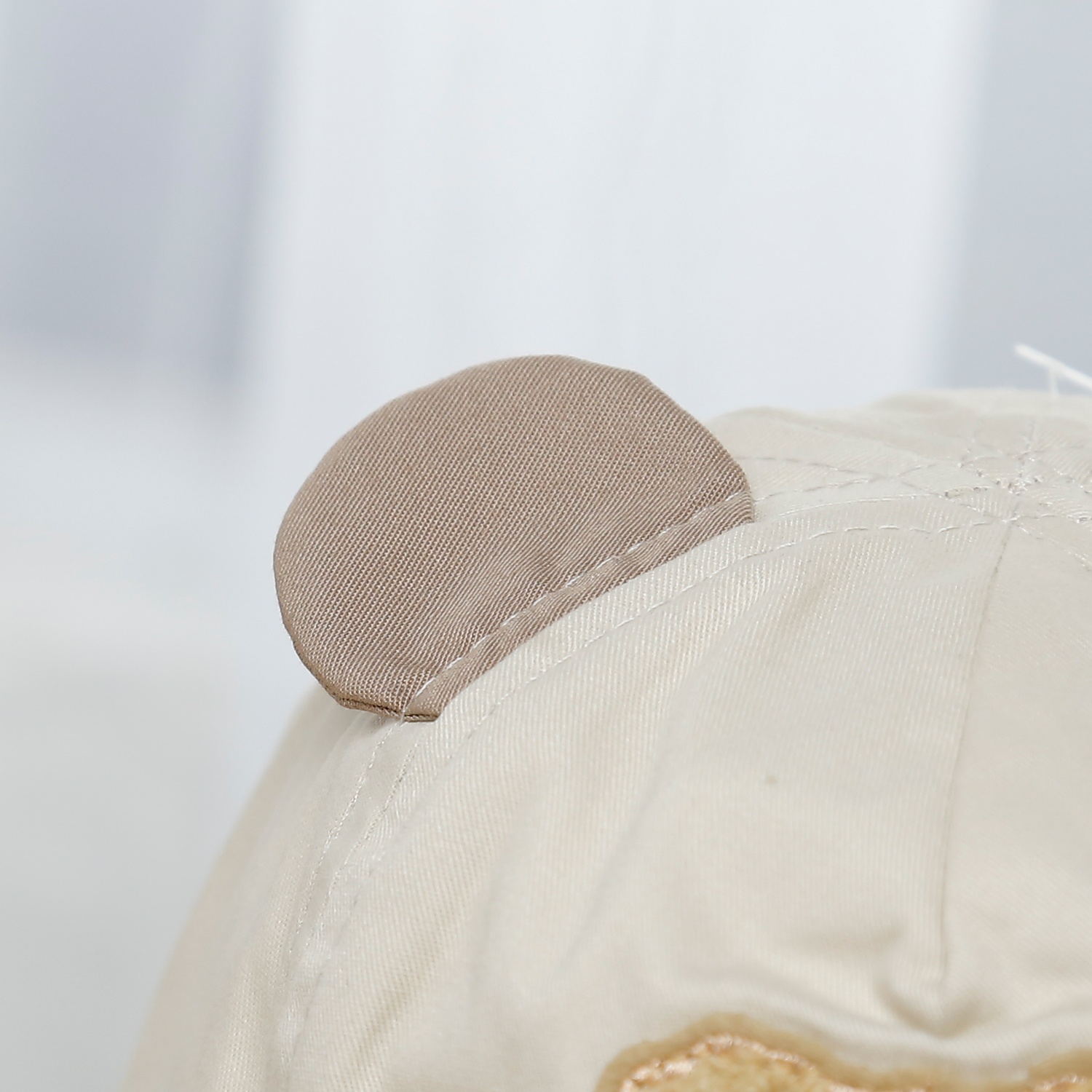 Mũ lưỡi  phủ voan in hình gấu Kidsplaza 