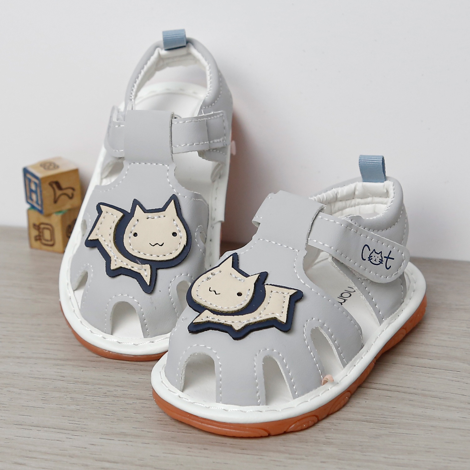 Dép sandal tập đi kèn Mamago 25MS10 Cat (Ghi)