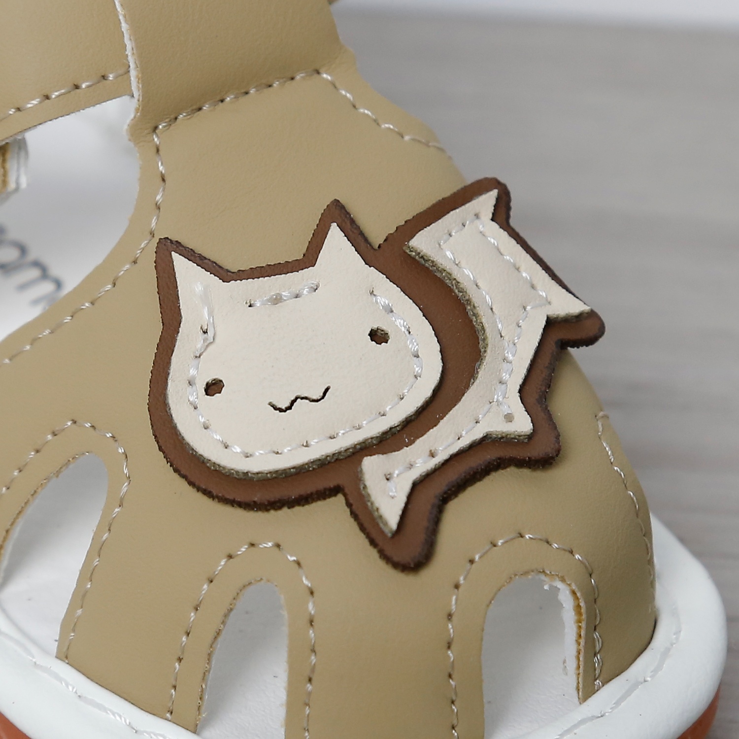 Dép sandal tập đi kèn Mamago 25MS10 Cat (Nâu)