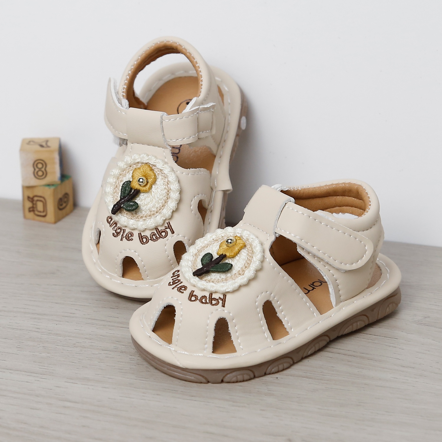 Dép sandal tập đi kèn Mamago 25MS7 thêu hoa (Be)