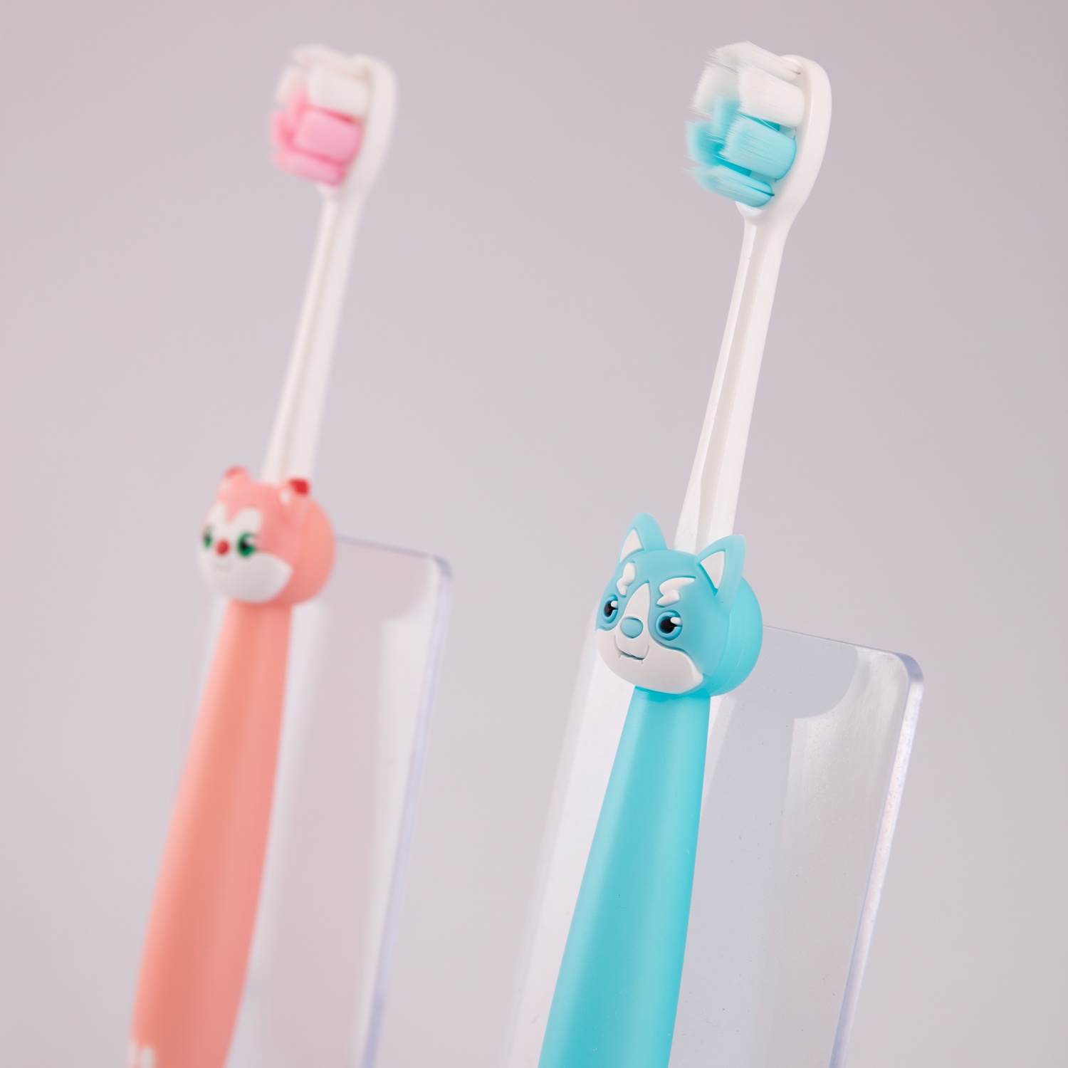 Bàn chải đánh răng Ion-Neko dành cho bé 2-8y (Màu ngẫu nhiên) hình 1