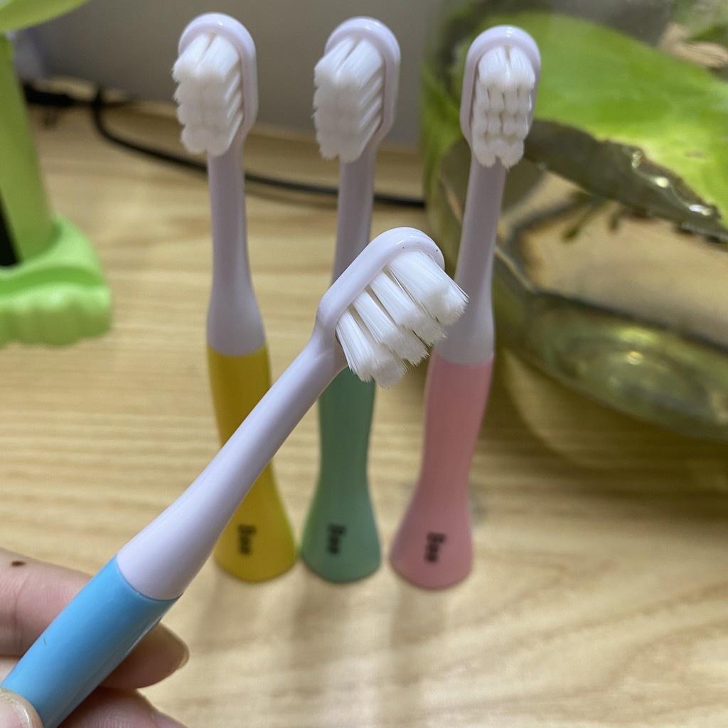 Bàn chải trẻ em Bee W33B lông siêu mềm (Màu ngẫu nhiên) hình 2