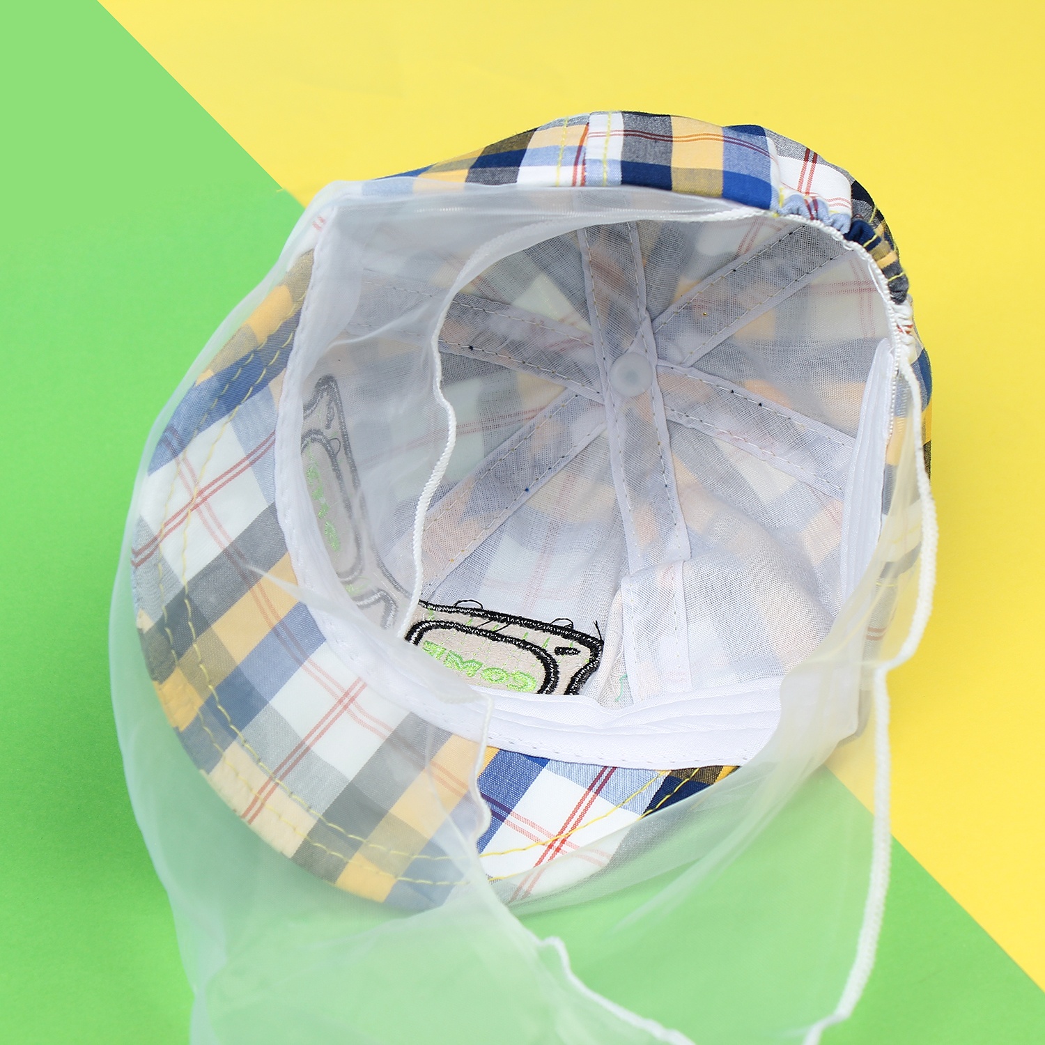 Mũ lưỡi trai phủ khăn voan caro kèm hai mắt kính DN