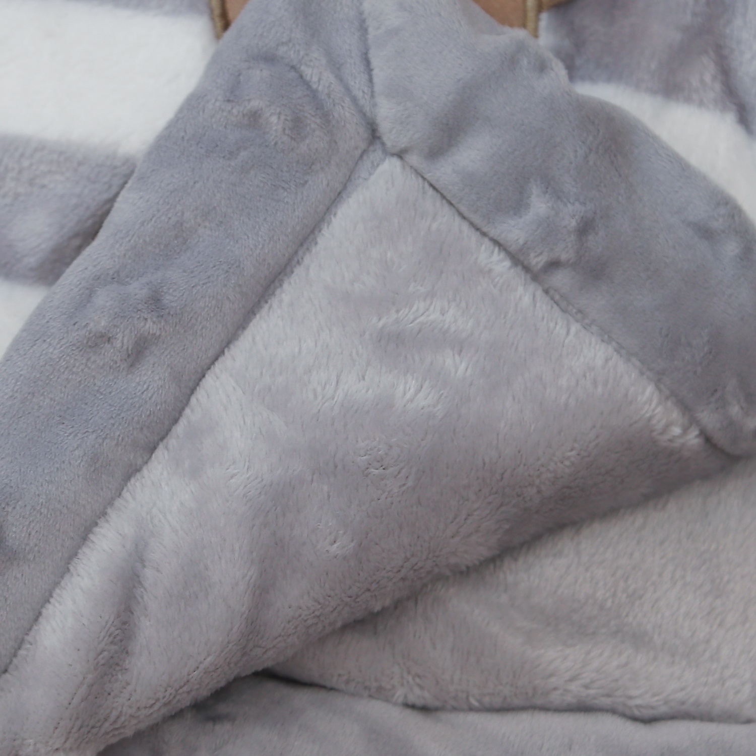 Chăn bông KidsPlaza hình gấu 21K-B2 (Ghi) hình 3